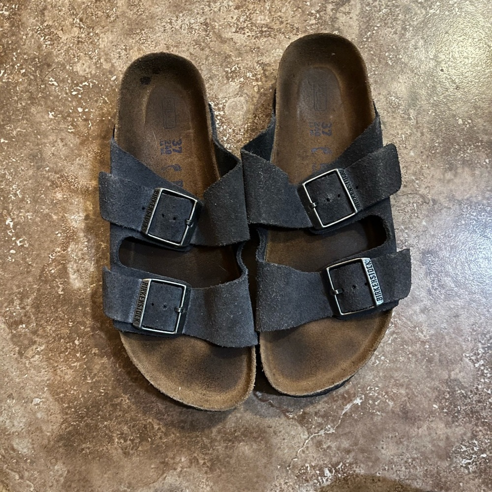 Womens size 37 Birkenstocks